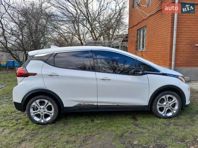 Белый Шевроле Bolt EV, объемом двигателя 0 л и пробегом 70 тыс. км за 16500 $, фото 7 на Automoto.ua