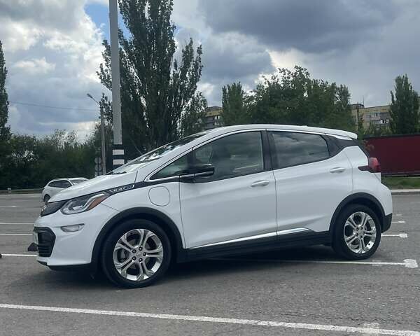 Белый Шевроле Bolt EV, объемом двигателя 0 л и пробегом 82 тыс. км за 12700 $, фото 3 на Automoto.ua