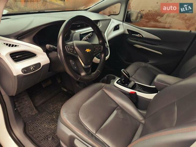Белый Шевроле Bolt EV, объемом двигателя 0 л и пробегом 128 тыс. км за 14999 $, фото 10 на Automoto.ua