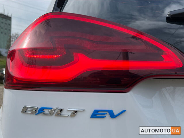 Белый Шевроле Bolt EV, объемом двигателя 60 л и пробегом 64 тыс. км за 14700 $, фото 11 на Automoto.ua