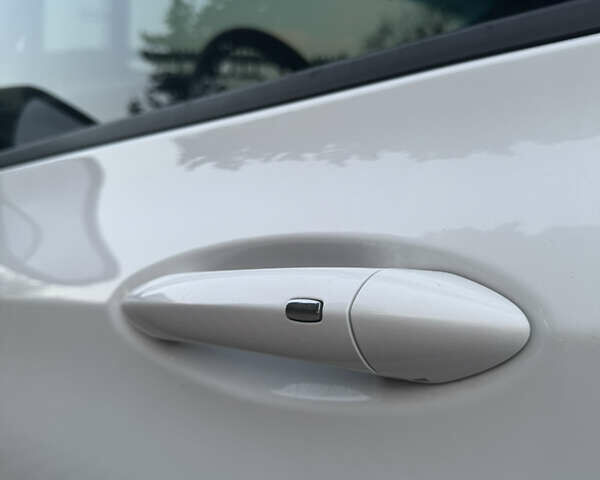 Белый Шевроле Bolt EV, объемом двигателя 0 л и пробегом 39 тыс. км за 14400 $, фото 22 на Automoto.ua
