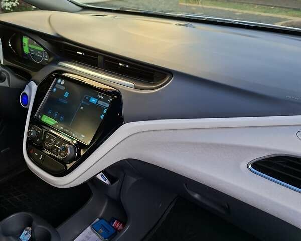 Белый Шевроле Bolt EV, объемом двигателя 0 л и пробегом 107 тыс. км за 16300 $, фото 13 на Automoto.ua