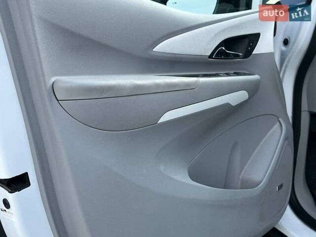 Белый Шевроле Bolt EV, объемом двигателя 0 л и пробегом 219 тыс. км за 12800 $, фото 6 на Automoto.ua
