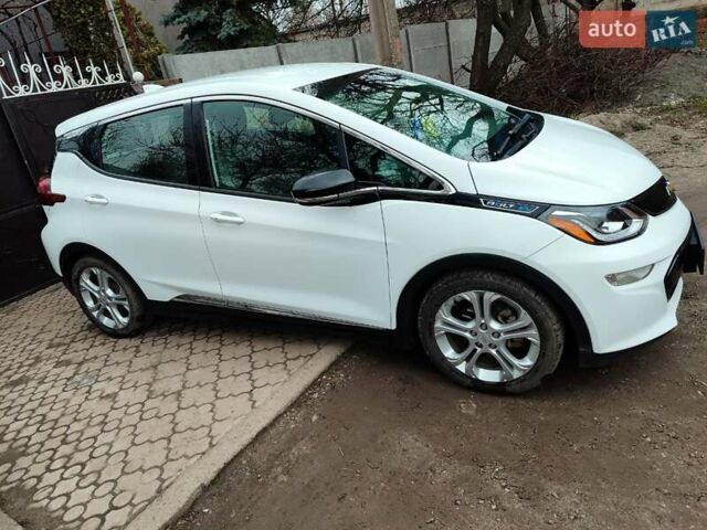 Белый Шевроле Bolt EV, объемом двигателя 0 л и пробегом 105 тыс. км за 13750 $, фото 8 на Automoto.ua