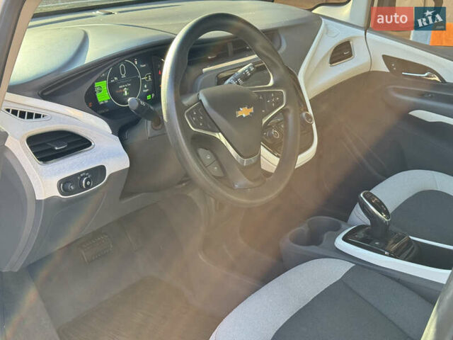 Белый Шевроле Bolt EV, объемом двигателя 0 л и пробегом 155 тыс. км за 13000 $, фото 15 на Automoto.ua