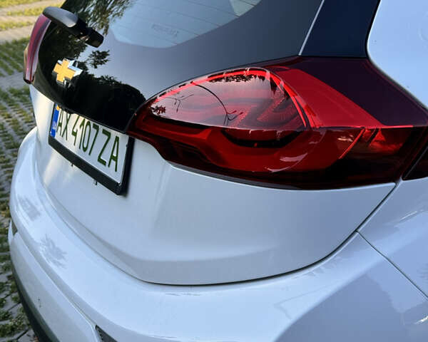 Белый Шевроле Bolt EV, объемом двигателя 0 л и пробегом 194 тыс. км за 15500 $, фото 7 на Automoto.ua