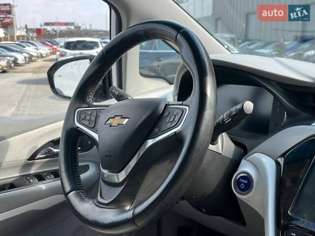 Белый Шевроле Bolt EV, объемом двигателя 0 л и пробегом 219 тыс. км за 12800 $, фото 30 на Automoto.ua