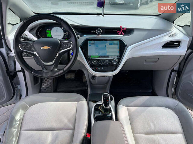 Белый Шевроле Bolt EV, объемом двигателя 0 л и пробегом 219 тыс. км за 12800 $, фото 15 на Automoto.ua
