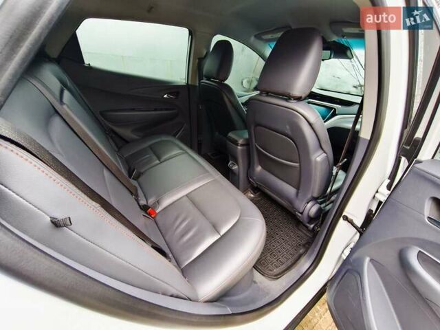 Белый Шевроле Bolt EV, объемом двигателя 0 л и пробегом 128 тыс. км за 14999 $, фото 18 на Automoto.ua
