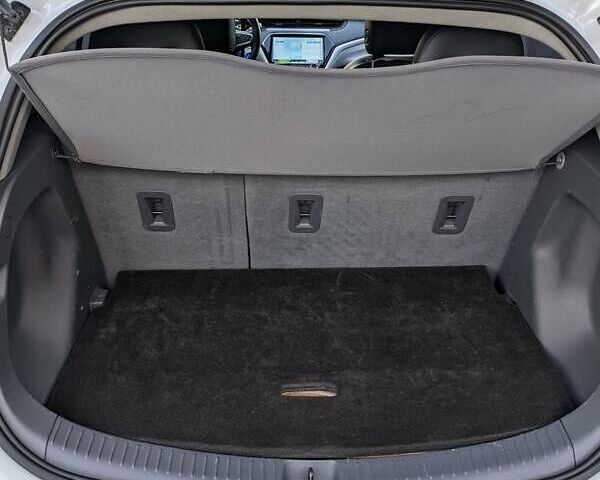 Белый Шевроле Bolt EV, объемом двигателя 0 л и пробегом 140 тыс. км за 14300 $, фото 11 на Automoto.ua