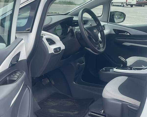 Белый Шевроле Bolt EV, объемом двигателя 0 л и пробегом 82 тыс. км за 12700 $, фото 16 на Automoto.ua