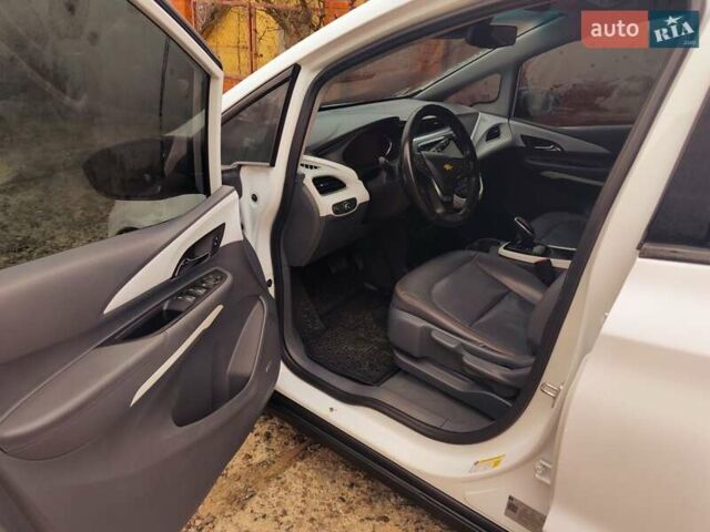 Белый Шевроле Bolt EV, объемом двигателя 0 л и пробегом 128 тыс. км за 14999 $, фото 13 на Automoto.ua