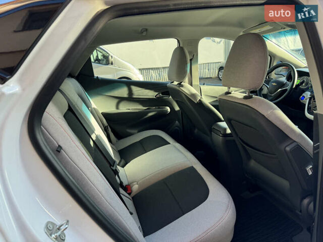 Белый Шевроле Bolt EV, объемом двигателя 0 л и пробегом 155 тыс. км за 13000 $, фото 20 на Automoto.ua