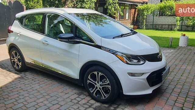 Белый Шевроле Bolt EV, объемом двигателя 0 л и пробегом 75 тыс. км за 14900 $, фото 1 на Automoto.ua