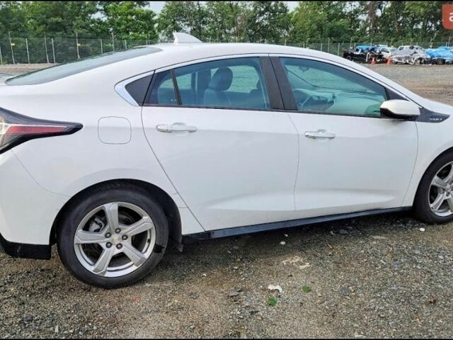 Белый Шевроле Bolt EV, объемом двигателя 1.5 л и пробегом 149 тыс. км за 10500 $, фото 5 на Automoto.ua