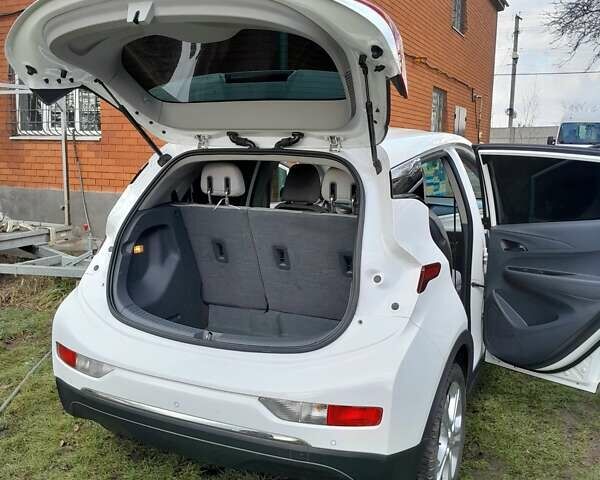 Белый Шевроле Bolt EV, объемом двигателя 0 л и пробегом 70 тыс. км за 16500 $, фото 15 на Automoto.ua
