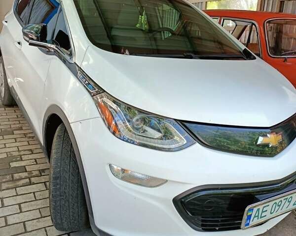 Белый Шевроле Bolt EV, объемом двигателя 0 л и пробегом 142 тыс. км за 15200 $, фото 2 на Automoto.ua