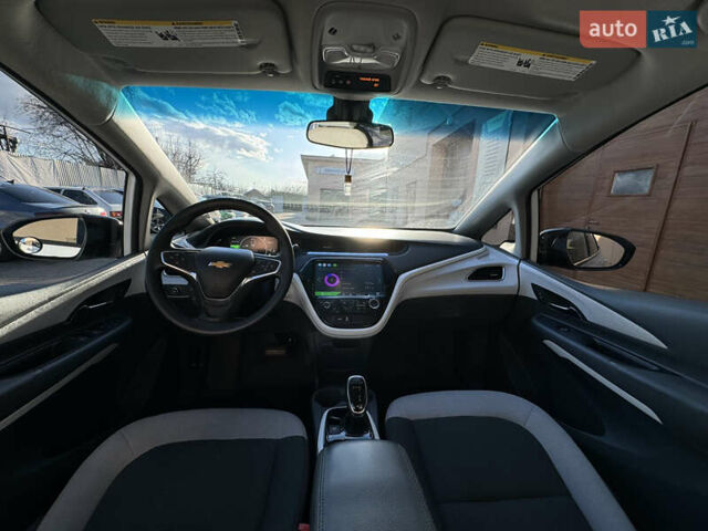 Белый Шевроле Bolt EV, объемом двигателя 0 л и пробегом 155 тыс. км за 13000 $, фото 18 на Automoto.ua
