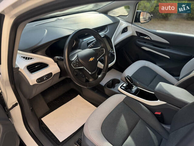 Белый Шевроле Bolt EV, объемом двигателя 0 л и пробегом 154 тыс. км за 13900 $, фото 8 на Automoto.ua
