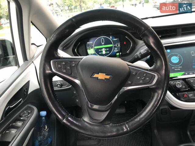 Белый Шевроле Bolt EV, объемом двигателя 0 л и пробегом 159 тыс. км за 13000 $, фото 36 на Automoto.ua