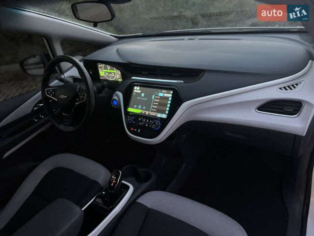 Белый Шевроле Bolt EV, объемом двигателя 0 л и пробегом 39 тыс. км за 14400 $, фото 12 на Automoto.ua