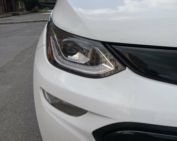 Белый Шевроле Bolt EV, объемом двигателя 0 л и пробегом 159 тыс. км за 13000 $, фото 28 на Automoto.ua