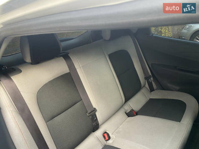 Белый Шевроле Bolt EV, объемом двигателя 0 л и пробегом 147 тыс. км за 12999 $, фото 16 на Automoto.ua