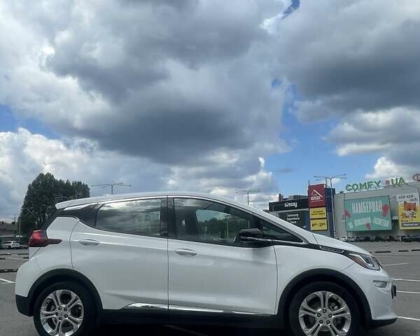 Белый Шевроле Bolt EV, объемом двигателя 0 л и пробегом 82 тыс. км за 12700 $, фото 4 на Automoto.ua