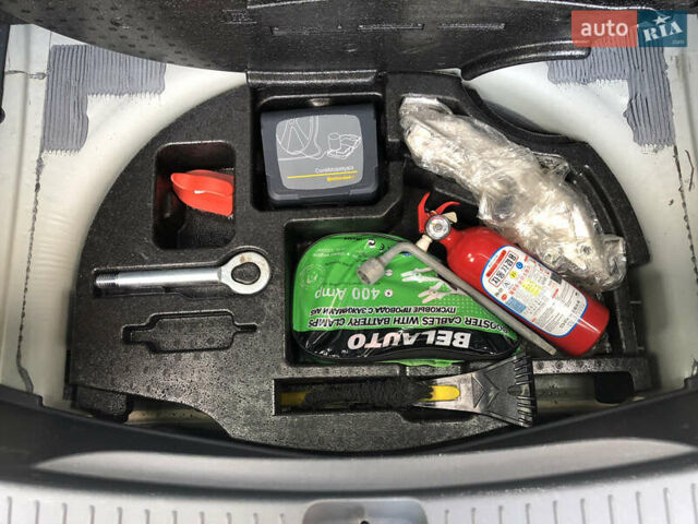 Белый Шевроле Bolt EV, объемом двигателя 0 л и пробегом 159 тыс. км за 13000 $, фото 54 на Automoto.ua