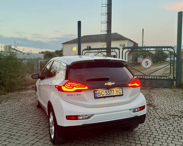 Белый Шевроле Bolt EV, объемом двигателя 0 л и пробегом 39 тыс. км за 14400 $, фото 6 на Automoto.ua