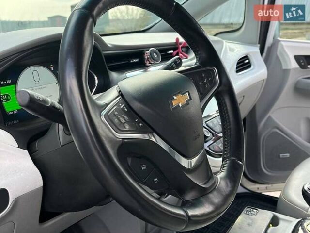 Белый Шевроле Bolt EV, объемом двигателя 0 л и пробегом 219 тыс. км за 12800 $, фото 10 на Automoto.ua