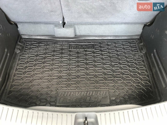 Белый Шевроле Bolt EV, объемом двигателя 0 л и пробегом 159 тыс. км за 13000 $, фото 51 на Automoto.ua