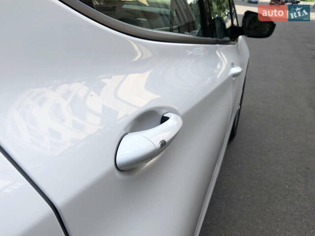 Белый Шевроле Bolt EV, объемом двигателя 0 л и пробегом 159 тыс. км за 13000 $, фото 16 на Automoto.ua