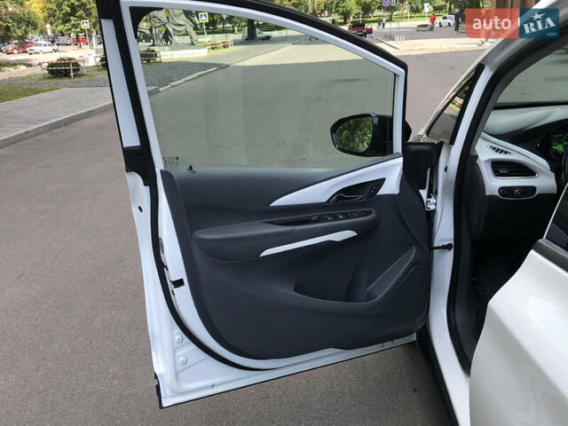 Белый Шевроле Bolt EV, объемом двигателя 0 л и пробегом 159 тыс. км за 13000 $, фото 19 на Automoto.ua