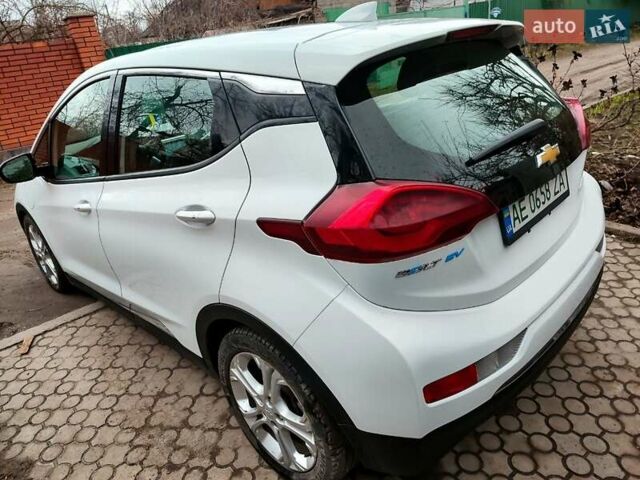 Белый Шевроле Bolt EV, объемом двигателя 0 л и пробегом 105 тыс. км за 13750 $, фото 7 на Automoto.ua