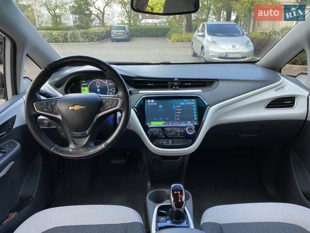 Белый Шевроле Bolt EV, объемом двигателя 0 л и пробегом 125 тыс. км за 14300 $, фото 12 на Automoto.ua