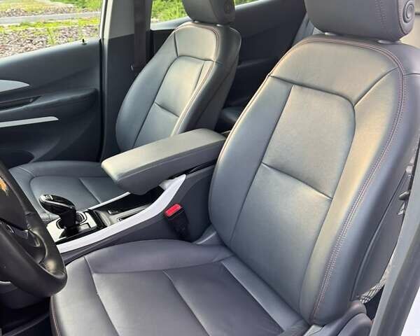 Белый Шевроле Bolt EV, объемом двигателя 0 л и пробегом 194 тыс. км за 15500 $, фото 13 на Automoto.ua