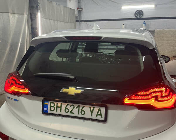 Белый Шевроле Bolt EV, объемом двигателя 0 л и пробегом 187 тыс. км за 14200 $, фото 6 на Automoto.ua