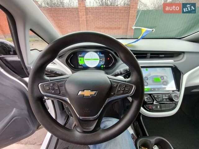 Белый Шевроле Bolt EV, объемом двигателя 0 л и пробегом 105 тыс. км за 13750 $, фото 3 на Automoto.ua