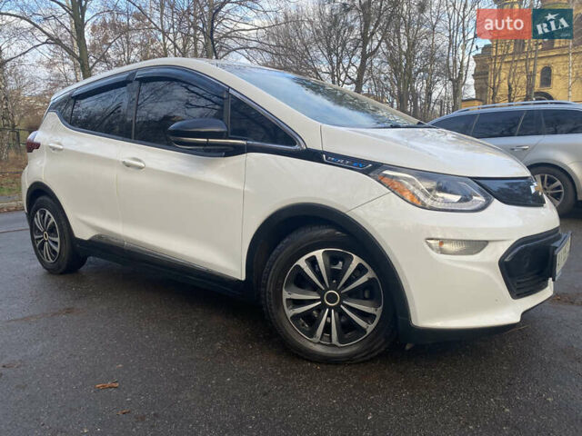 Белый Шевроле Bolt EV, объемом двигателя 0 л и пробегом 147 тыс. км за 12999 $, фото 1 на Automoto.ua
