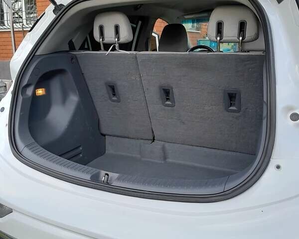 Белый Шевроле Bolt EV, объемом двигателя 0 л и пробегом 70 тыс. км за 16500 $, фото 12 на Automoto.ua