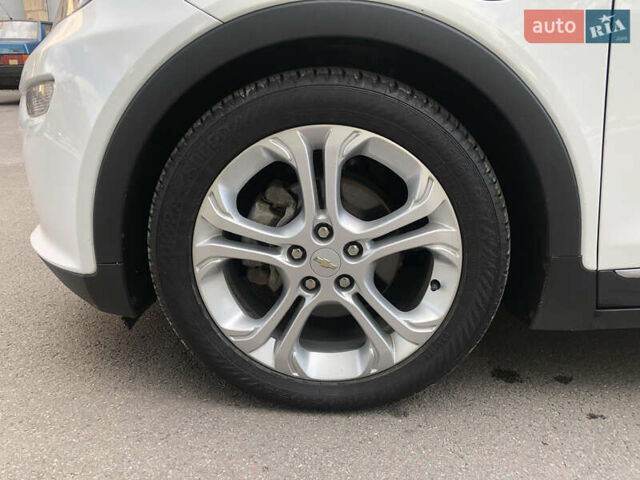 Белый Шевроле Bolt EV, объемом двигателя 0 л и пробегом 159 тыс. км за 13000 $, фото 24 на Automoto.ua