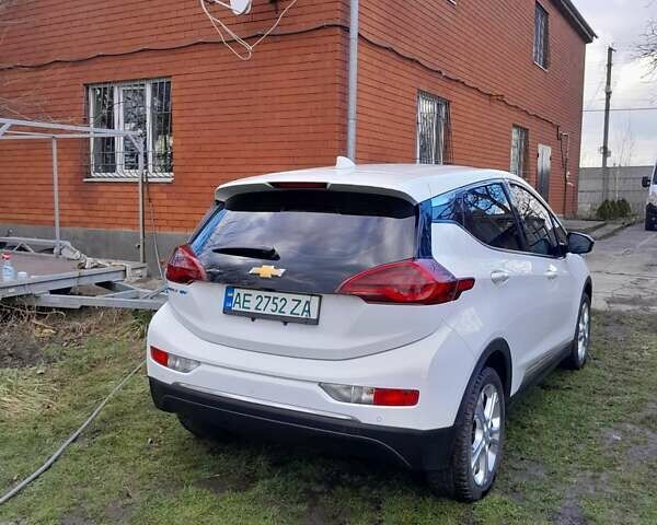 Белый Шевроле Bolt EV, объемом двигателя 0 л и пробегом 70 тыс. км за 16500 $, фото 6 на Automoto.ua