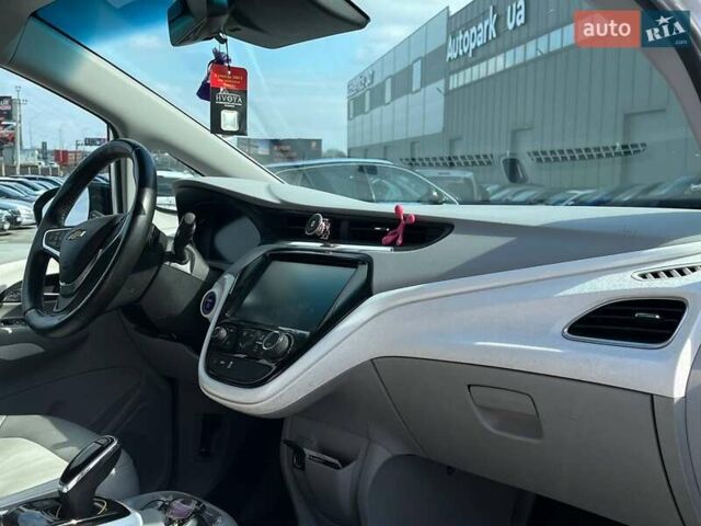 Белый Шевроле Bolt EV, объемом двигателя 0 л и пробегом 219 тыс. км за 12800 $, фото 11 на Automoto.ua