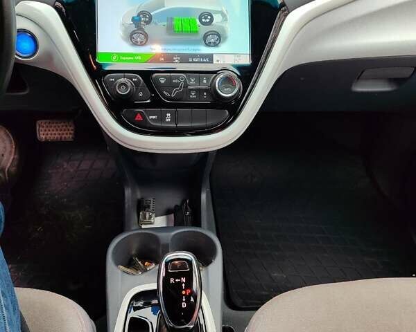 Белый Шевроле Bolt EV, объемом двигателя 0 л и пробегом 105 тыс. км за 13750 $, фото 2 на Automoto.ua