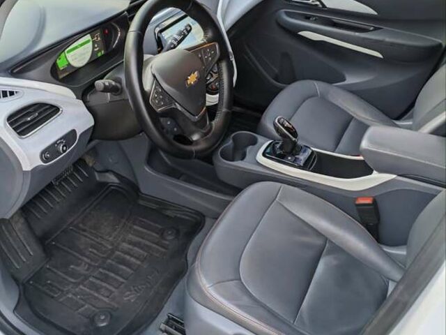 Белый Шевроле Bolt EV, объемом двигателя 0 л и пробегом 140 тыс. км за 14300 $, фото 6 на Automoto.ua