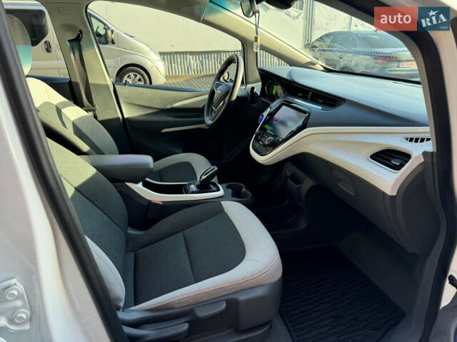Белый Шевроле Bolt EV, объемом двигателя 0 л и пробегом 155 тыс. км за 13400 $, фото 21 на Automoto.ua