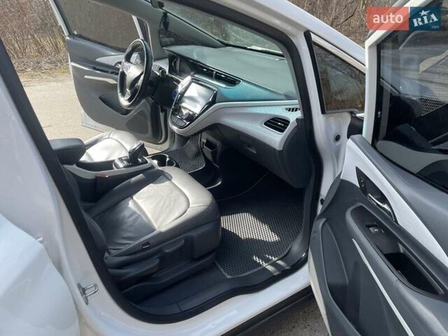 Белый Шевроле Bolt EV, объемом двигателя 0 л и пробегом 260 тыс. км за 14900 $, фото 12 на Automoto.ua