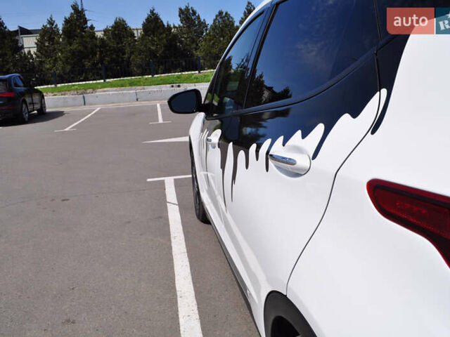 Белый Шевроле Bolt EV, объемом двигателя 0 л и пробегом 115 тыс. км за 18000 $, фото 9 на Automoto.ua