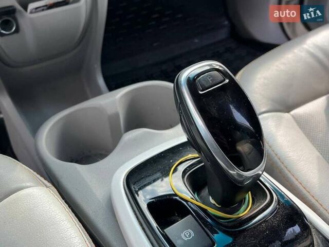 Белый Шевроле Bolt EV, объемом двигателя 0 л и пробегом 219 тыс. км за 12800 $, фото 21 на Automoto.ua